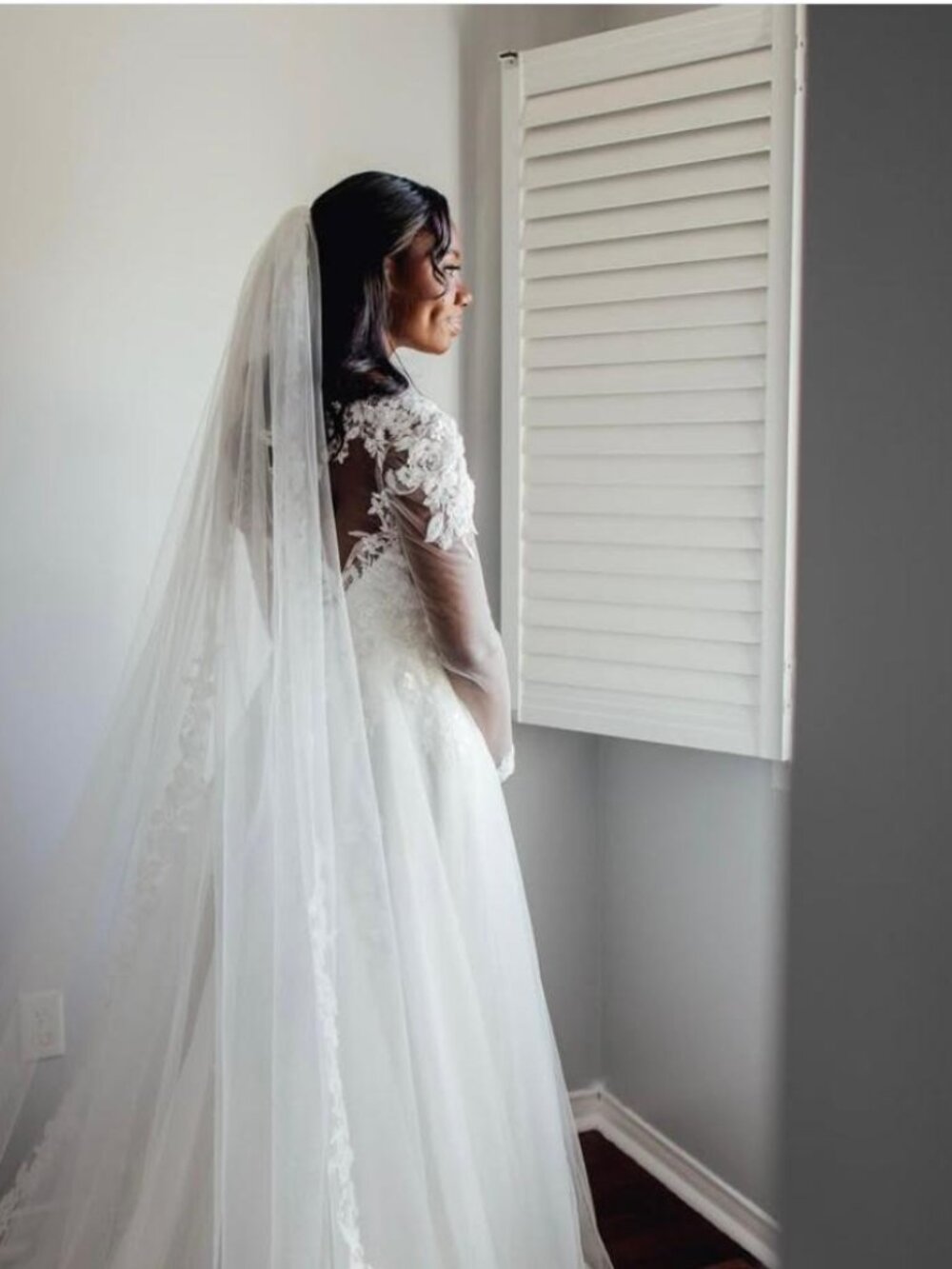 WEDDING DRESS WITH VEIL - Picture 4 of 12